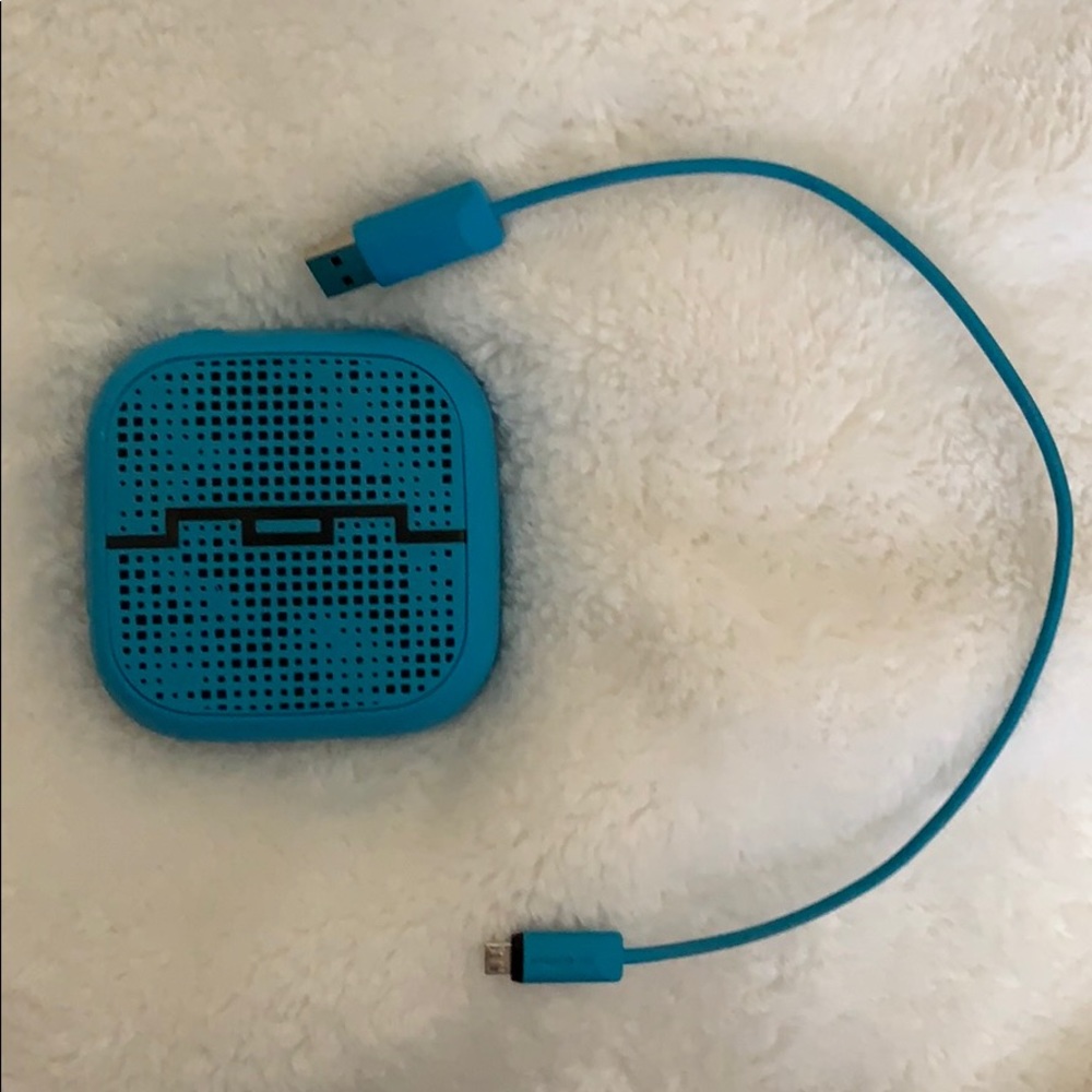 Bluetooth speaker with charger